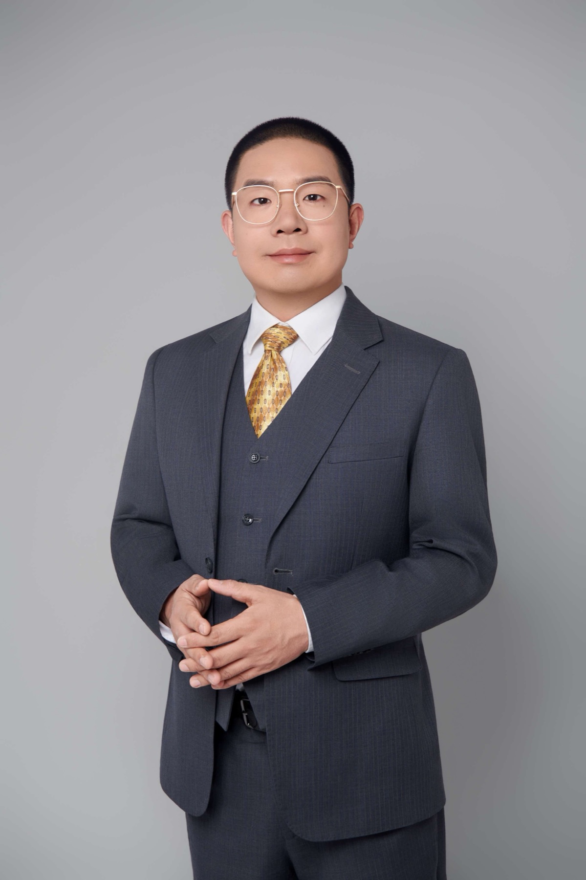 牛永伟企业纾困重组首席专家形象
